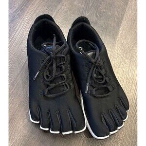 Peluva Strand Black White Lightweight Trainer Barefoot Athletic Shoes 9 NWOB